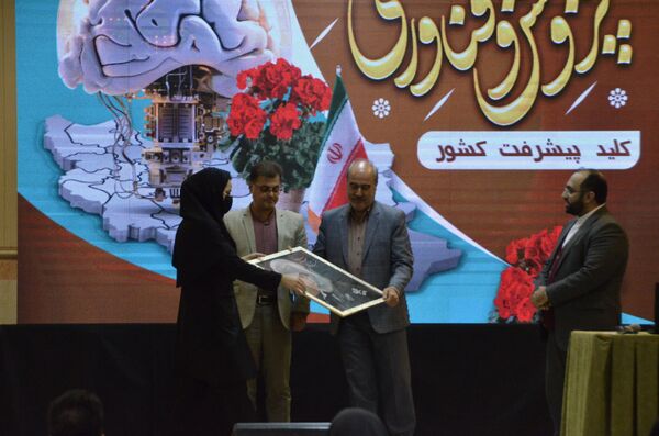 تبیین و تجلیل برنامه‌ها و ماموریت‌های رابطان پژوهشی مدارس قطب شهید شوشتری