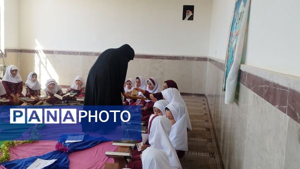 محفل انس با قرآن در دبستان شهید بردی بخش زرین آباد