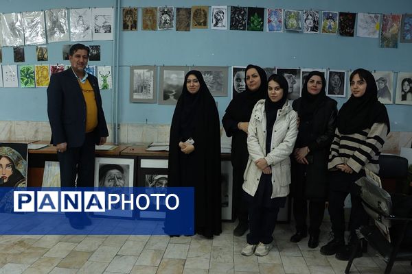 افتتاح نمایشگاه مدرسه انقلاب در هنرستان فنی حرفه‌ای‌کارآفرین شهرستان پیشوا