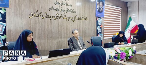 جلسه معارفه فرمانده و جانشینان بسیج دانش‌آموزی تبادکان