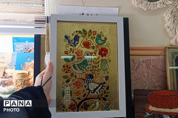 نمایشگاه کار و فناوری در دبیرستان نشاط بهارستان‌دو