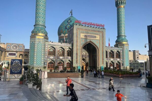 بازدید دانش آموزان دبیرستان نمونه آیت‌الله خامنه‌ای کاشمر از مجلس شورای اسلامی
