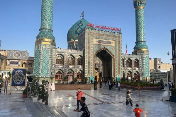 بازدید دانش آموزان دبیرستان نمونه آیت‌الله خامنه‌ای کاشمر از مجلس شورای اسلامی
