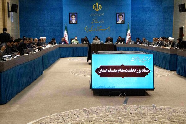 جلسه ستاد بزرگداشت مقام معلم در یزد