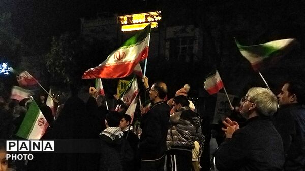 نیشابوری ها از پیر تا کودک در اجتماعات خیابانی
