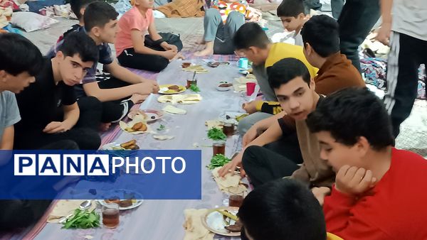 افطاری دومین روز اعتکاف دانش آموزی «سه روز در بهشت»