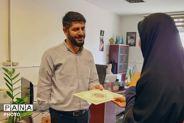  قدردانی مدیر منطقه ۱۳ از کارکنان آموزش‌وپرورش