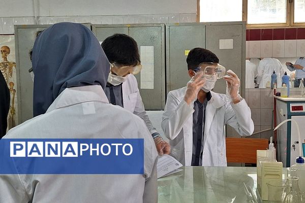 داوری مرحله استانی محور فعالیت های آزمایشگاهی جشنواره نوجوان خوارزمی در پژوهشرای دکتر حسابی