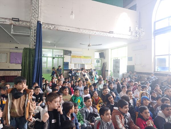 مسجد حسین‌بن‌علی (ع) میزبان لبخند دانش‌آموزان در جشن میلاد دو امام
