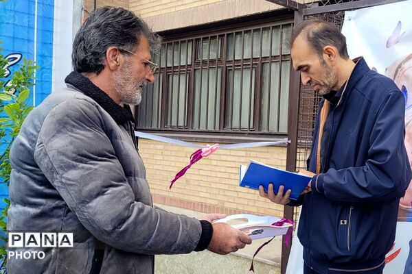 ادای احترام به شهدای دانش‌آموز میناب با رونمایی از زمین چمن و کاشت نهال در بهارستان‌دو