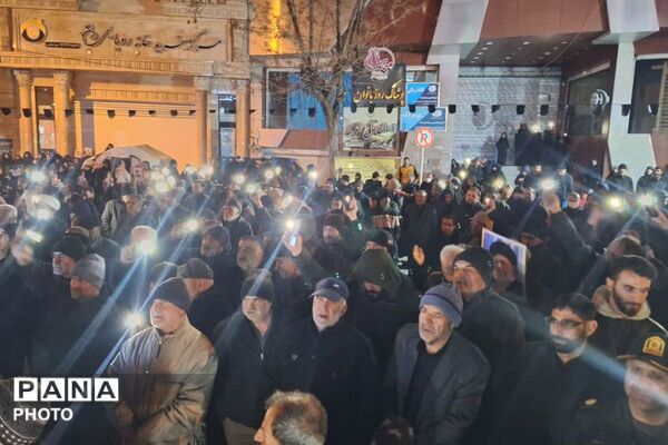تجمع مردم انقلابی فیروزکوه به پاس شهادت رهبر در میدان معلم