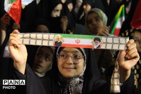 یادبود شهیده دانش آموز تیارا صادقی در پایگاه انقلاب یزد