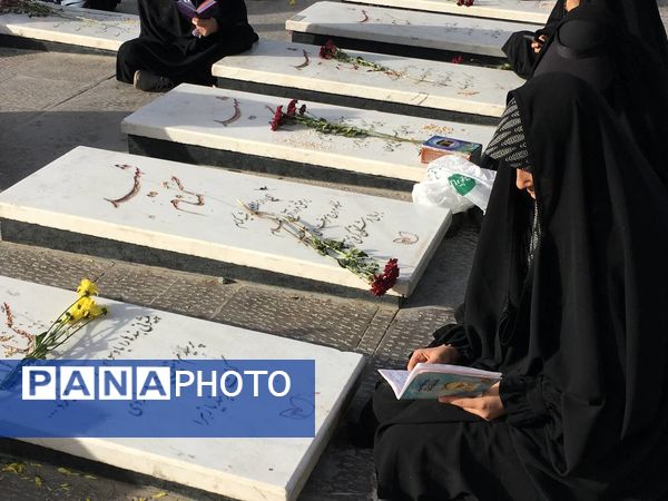 برپایی مراسم دعای عرفه در گلستان شهدای اصفهان