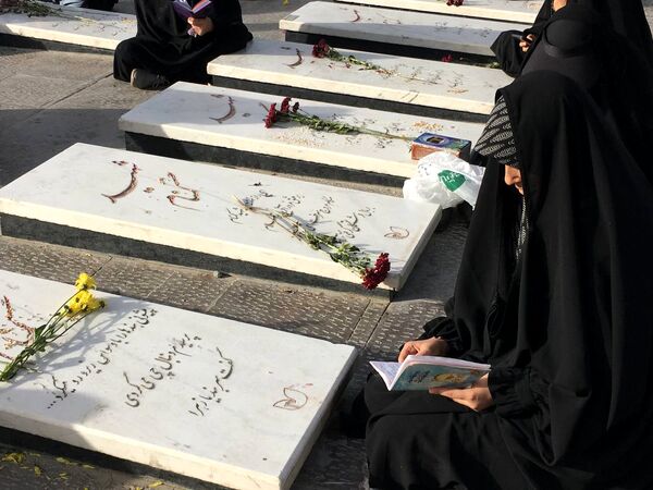 برپایی مراسم دعای عرفه در گلستان شهدای اصفهان