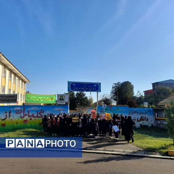 13 آبان متحد و استوار در مقابل استکبار