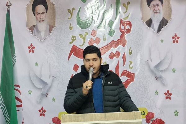 بیعت نوجوانان مدرسهٔ امام خمینی (ره) قرچک با آرمان‌های امام راحل در چهل و هفتمین جشن پیروزی انقلاب 
