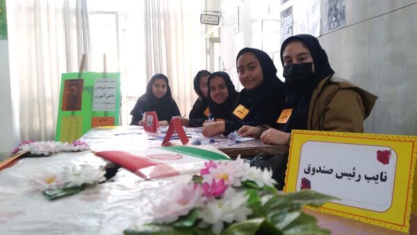 انتخابات شورای دانش آموزی در دبیرستان شاهد شهید حمامی ناحیه شش مشهد