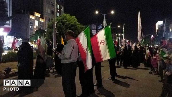زمزمه های دعا در بلوار فضل نیشابور 