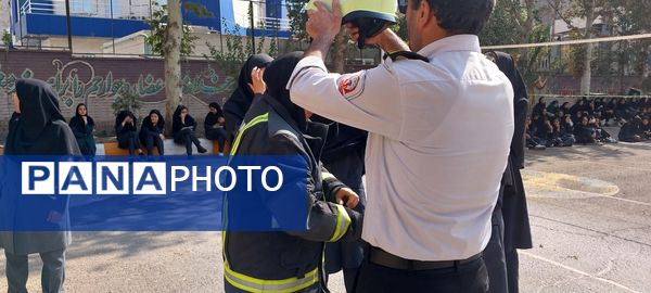  آموزش مهارت‌های اطفای حریق در دبیرستان نمونه محبوبه محبی نیشابور 