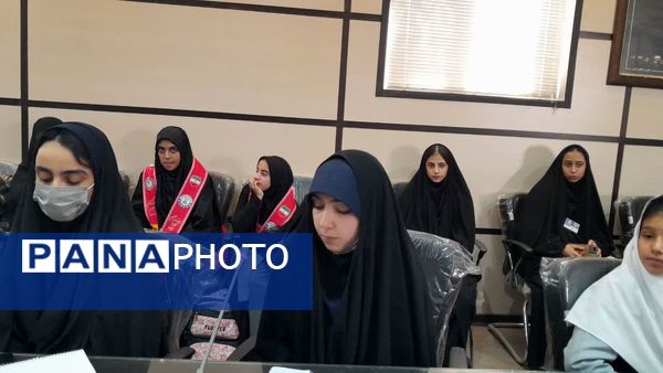 هم‌اندیشی فرماندار تفت با دانش‌آموزان 