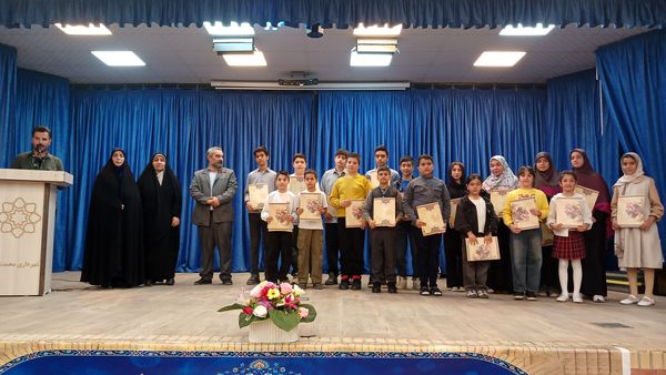 تقدیر از دانش‌آموزان فعال محمدشهری در زمینه‌های فرهنگی و هنری