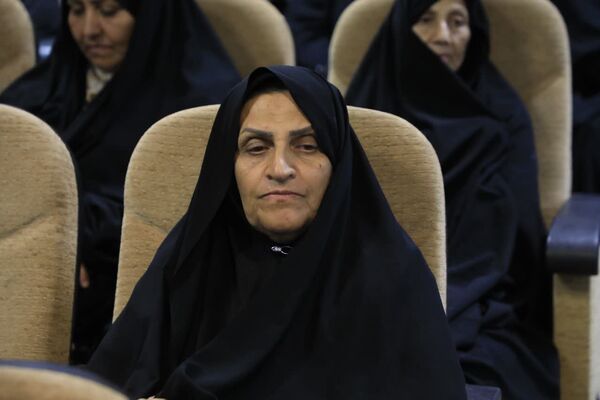 جلسه گرامیداشت و تجلیل از پدران و مادران شهدا 