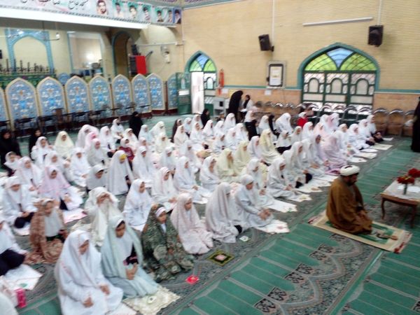 شرکت دانش آموزان دبستان هدی یک  در یادواره شهید حسن رستمی