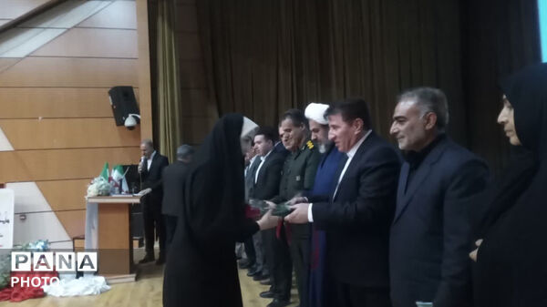 آیین گرامیداشت هفته معلم و تجلیل ازمعلمین زحمت کش  شهرستان کوهدشت 