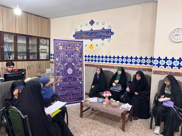 جلسات توانمند سازی دانش آموزان راه یافته به مرحله استانی مسابقات قرآن عترت و نماز