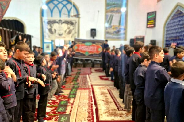 آیین عزاداری نو گلان فاطمی؛ از مسیر مدرسه میثاق تا مسجد امام حسن مجتبی (ع) فشافویه