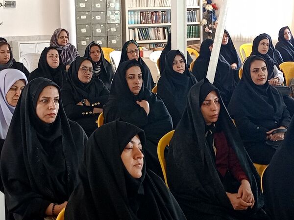 جلسه هدایت تحصیلی ویژه اولیای دانش آموزان پایه نهم دبیرستان میثاق 