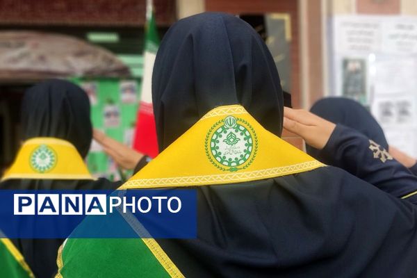  آیین وطن‌یار در مدرسه فرزانگان1 اسلامشهر باحضور خانواده شهید شاکری 