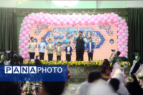 جشن ازدواج ۷۳۰ زوج دانشجوی در حرم حضرت معصومه(س)