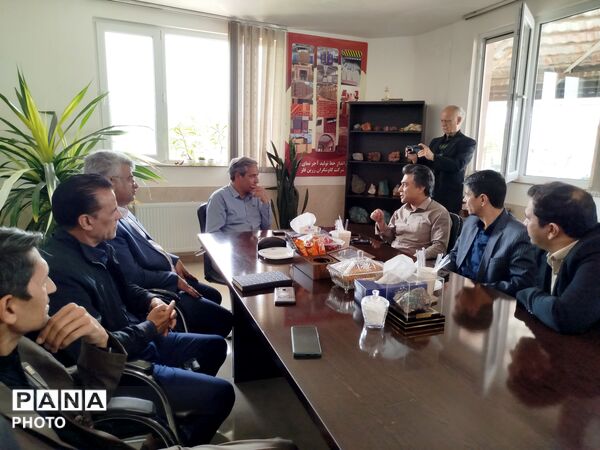 بازدید فرماندار  از شرکت زرین‌فلز کاشمر