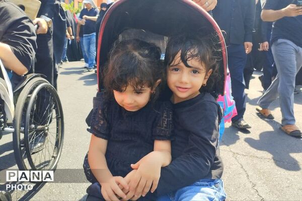 خروش ملت در بدرقه پیکر رهبر شهید