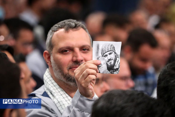 دیدار هزاران نفر از کارگران سراسر کشور با رهبر انقلاب