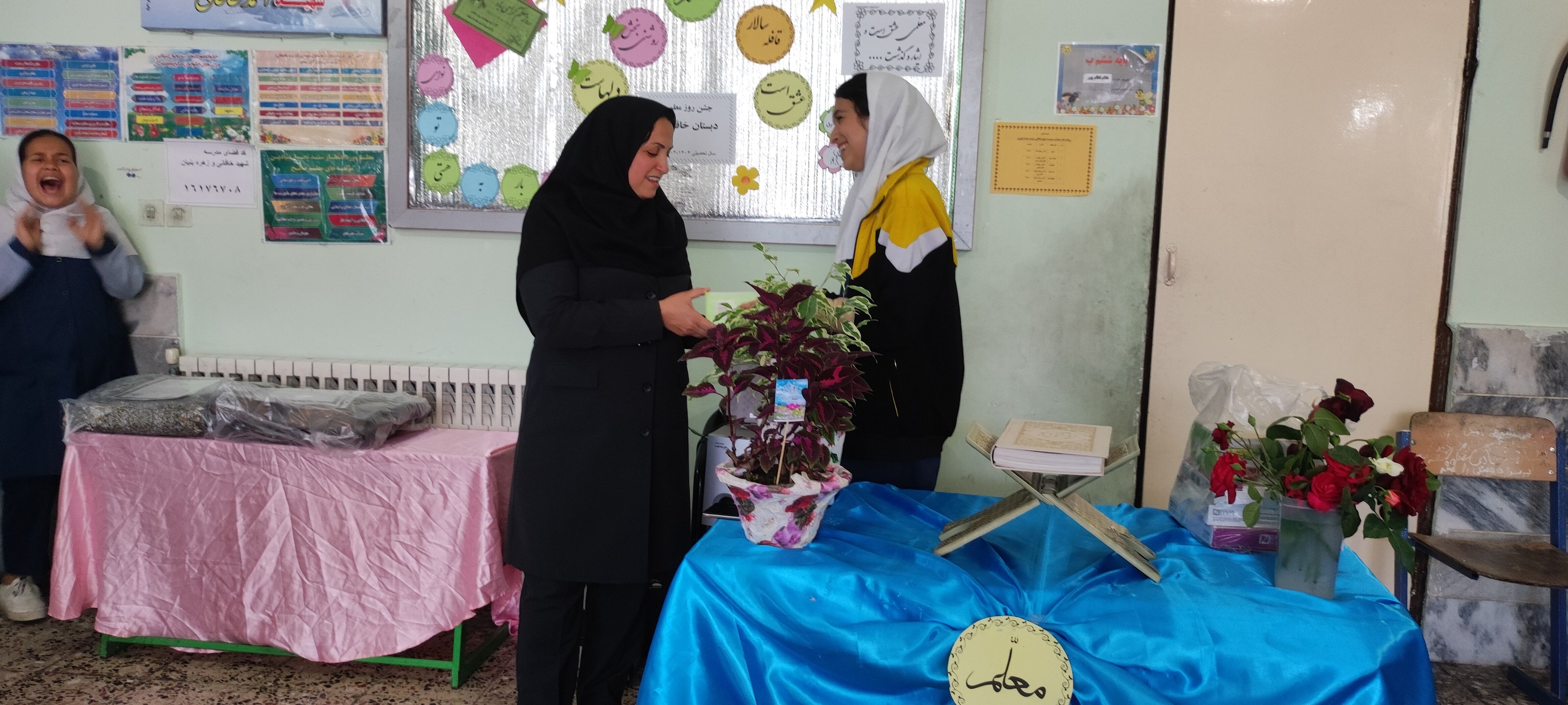 جشن روز معلم در مدرسه شهید احمد خاقانی شیروان