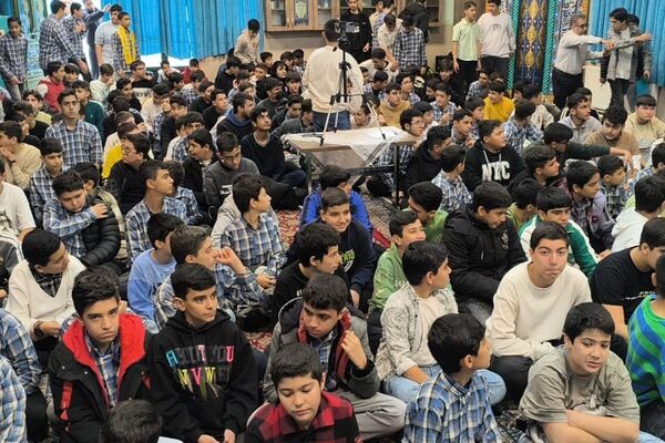 آیینی از معنویت، ایثار و دانش در دبیرستان شاهد شهید احمد کاظمی