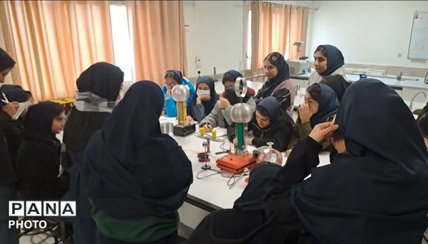 کارگاه علمی،آموزشی دانش‌آموزان دبیرستان اهل‌البیت(ع) ناحیه ۴ کرج