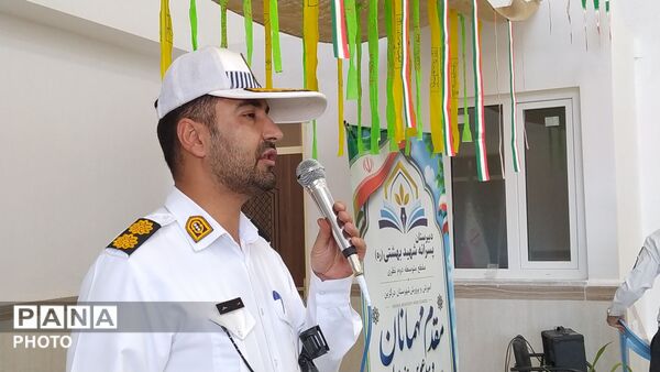 یک روز متفاوت با حضور پلیس در دبیرستان شهید بهشتی