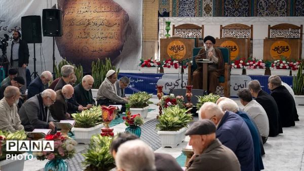 محفل انس با قرآن کریم در آخرین روز نمایشگاه قرآن در مصلی کرج