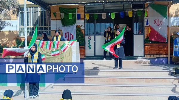 جشن‌ روز‌ دانش‌ آموز‌ در‌ دبیرستان‌ عطیه