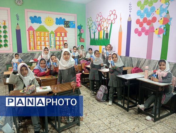 توزیع شیر در دبستان نرجس