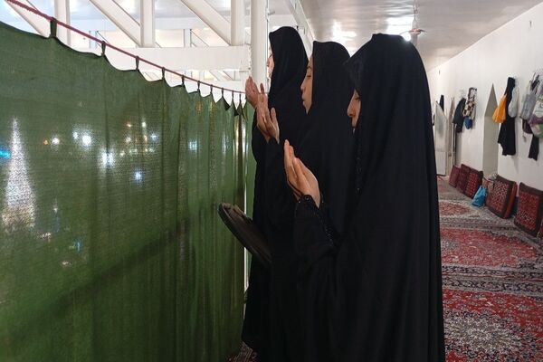 اقامه نماز جمعه در هفته دفاع مقدس  در شهر بار نیشابور