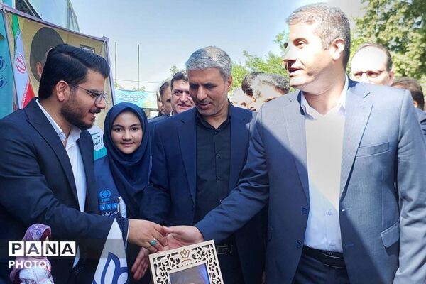 تقدیر از دانش‌آموزان برگزیده پویش‌های کانون نیایش منطقه ۶ در آیین افتتاحیه پایگاه‌های تابستانی