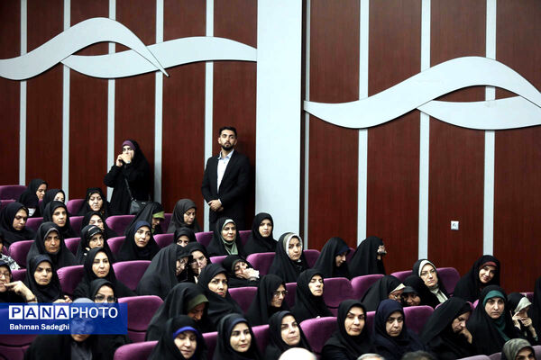 مراسم گرامیداشت روز معلم و تجلیل از اساتید نمونه دانشگاه فرهنگیان