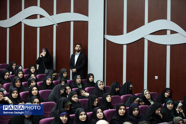 مراسم گرامیداشت روز معلم و تجلیل از اساتید نمونه دانشگاه فرهنگیان