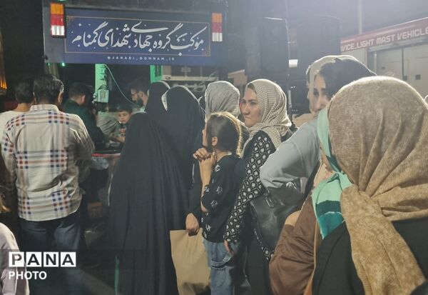 شهر در مسیر غدیر؛ موج شادی در مهمانی ۱۰ کیلومتری