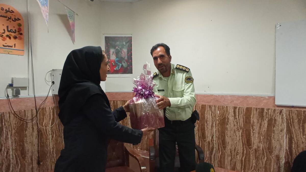 جلسه اولیا و مربیان در دبیرستان گلشن آزادی