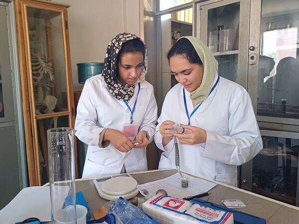 بیست و سومین دوره مسابقات آزمایشگاهی علمی مدارس در پژوهشسرای دکتر چمران شهرستان برخوار 